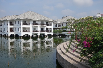 �΂ɕ����ԃC���^�[�R���`�l���^���E�n�m�C�E�E�G�X�g���C�N�Q